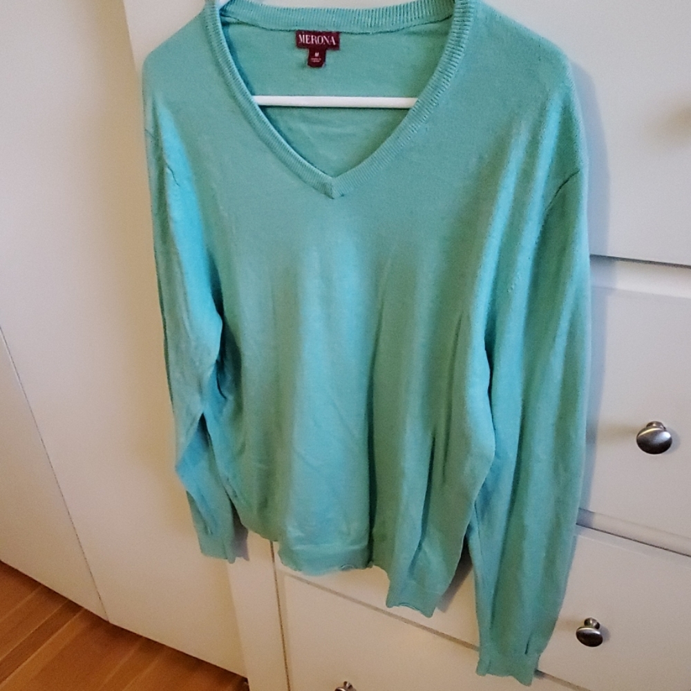 V-neck lightweight sweater green size Medium